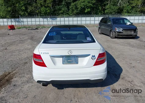 2015 Mercedes-Benz C 250 from USA, damaged, VIN WDDGJ4HB9FG403845